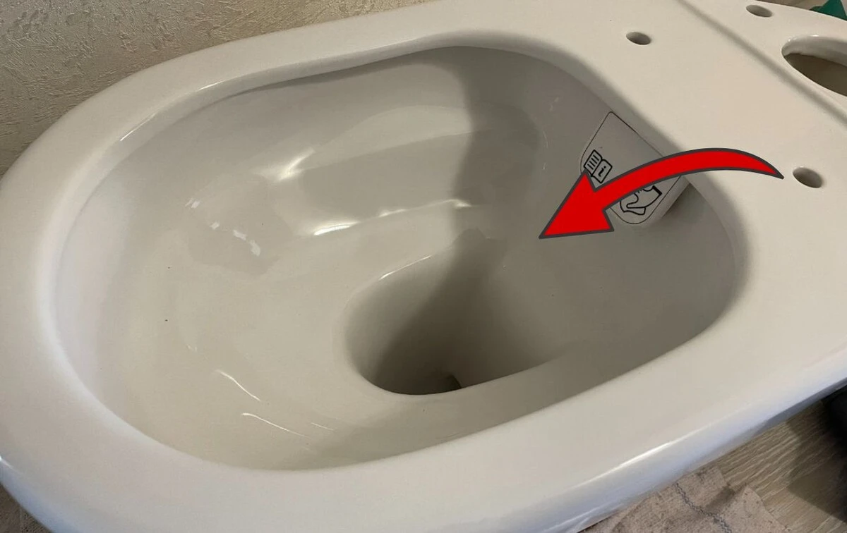 Cómo eliminar el sarro del inodoro en minutos: el truco casero de 2 ingredientes que los expertos no quieren que sepas