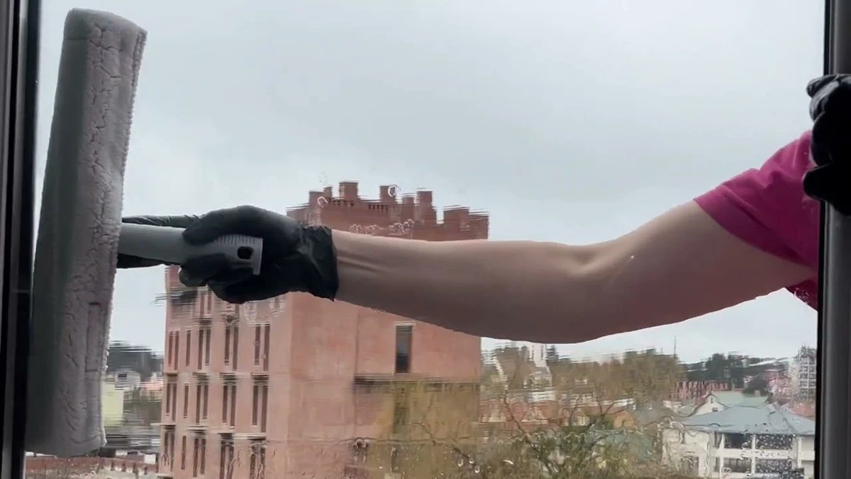 El truco de farmacia para ventanas impecables: el secreto de las abuelas para que brillen sin esfuerzo