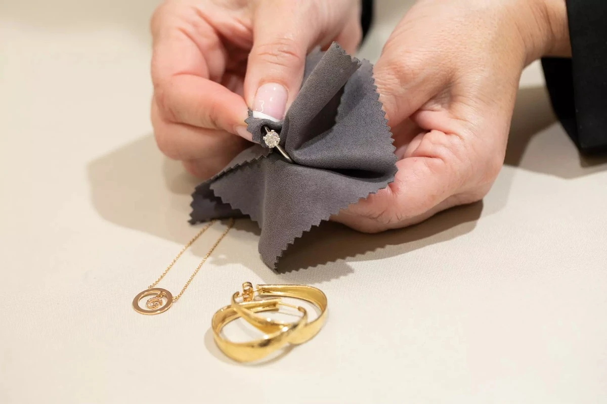 elbrillodetusjo-extra-1.webp El brillo de tus joyas de oro renacerá con este truco casero - image 1