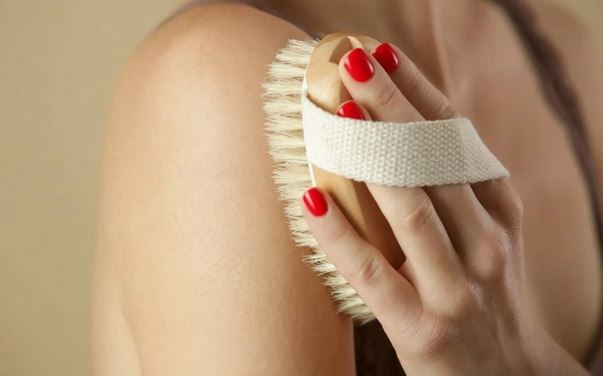 Adiós a la piel de gallina: el truco casero que los dermatólogos aman