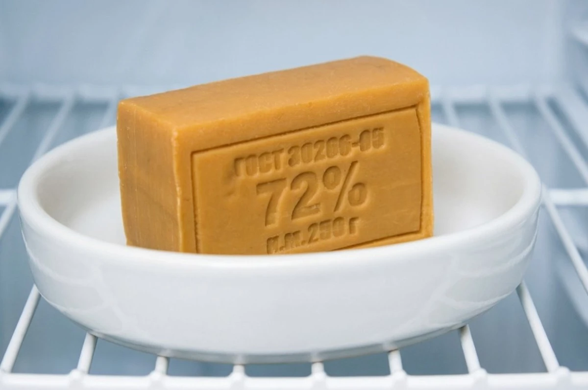 Por qué las amas de casa soviéticas guardaban jabón en el congelador: un truco económico que aún funciona