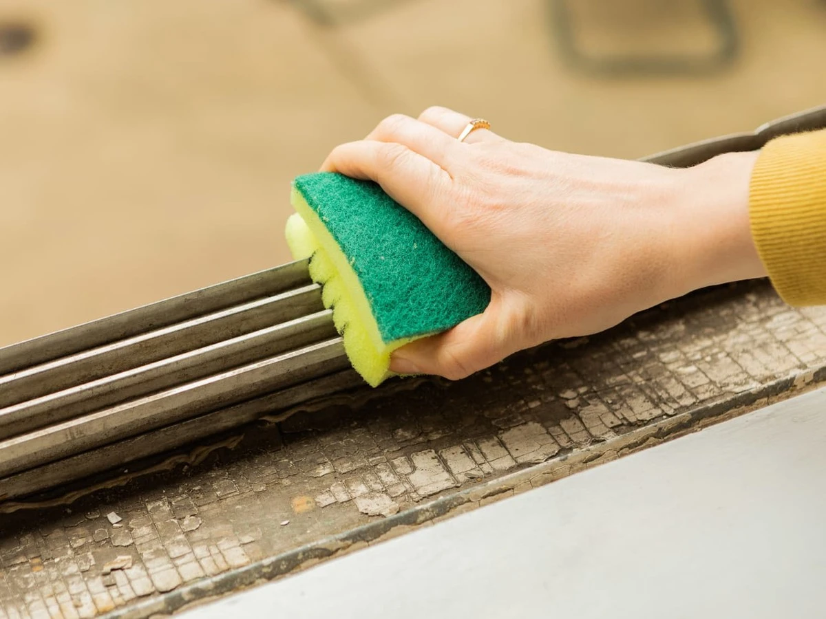 Seis semanas de ventanas impecables: el secreto de 1 tapón para repeler la lluvia y el polvo - image 1