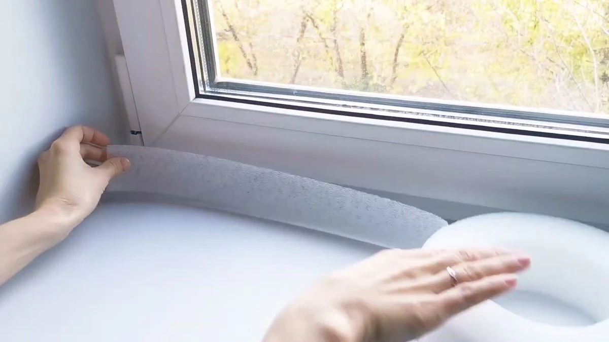Adiós al frío del cristal: el truco casero para aislar el alféizar en 30 minutos
