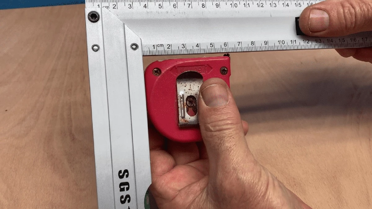 20 años usando una cinta métrica y solo ahora descubrí para qué sirven sus marcas ocultas