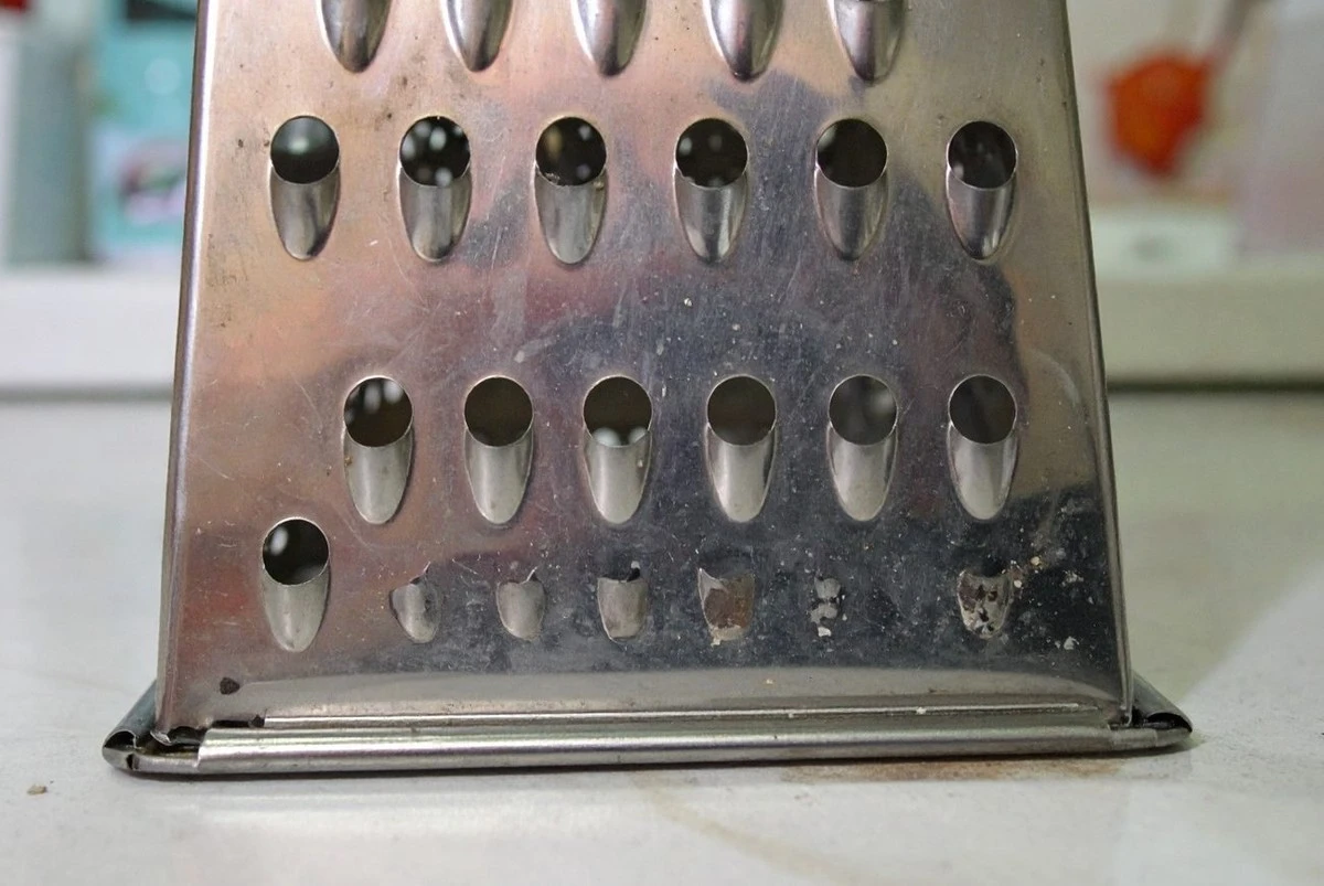 Tu rallador viejo cortará como una navaja: método de afilado probado en 5 minutos