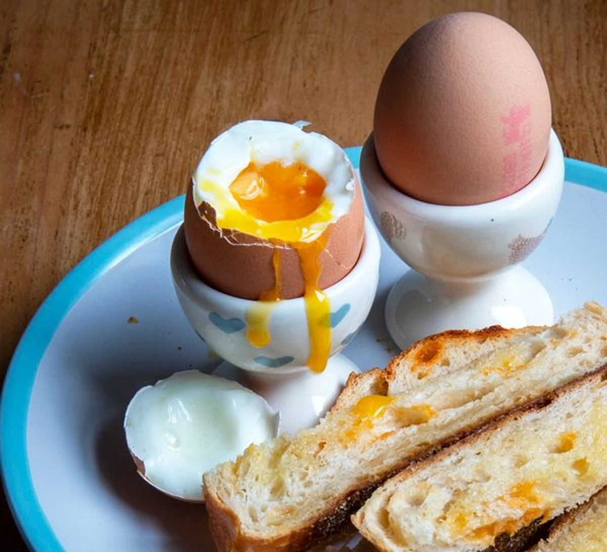 El secreto de los huevos cocidos: ¿por qué no debes usar agua fría después de cocinarlos? - image 1