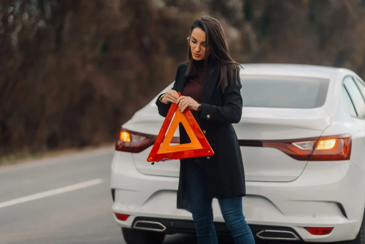 Odvlečená rezerva: Až 2.500 Kč pokuty. Víte, co musíte mít v autě?