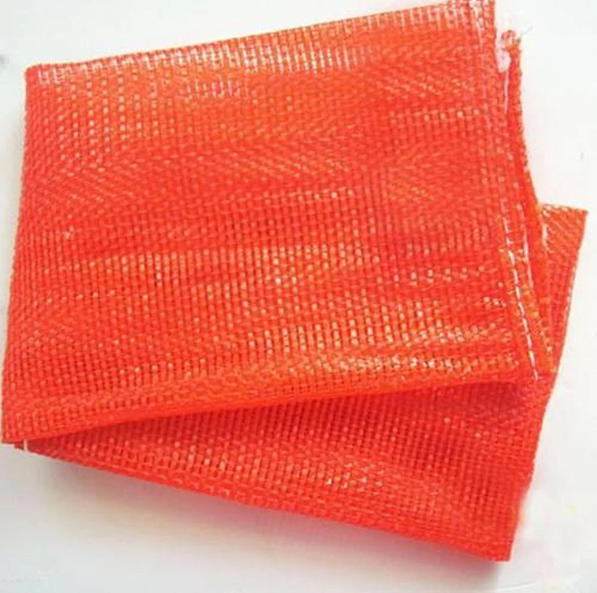 eltesoroquetira-extra-1.webp El tesoro que tiras a la basura: así las bolsas de cebolla limpian tus ollas sin rayarlas - image 1