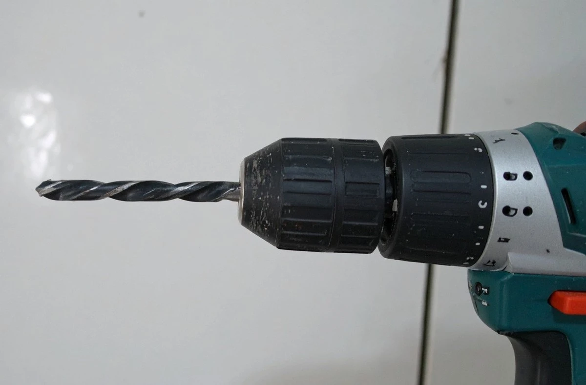 Afila tus brocas en un minuto: el truco con una boquilla que las dejará como nuevas