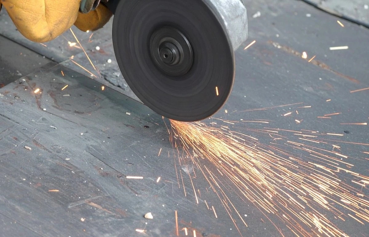 Instala el disco de corte así para que tu radial dure para siempre