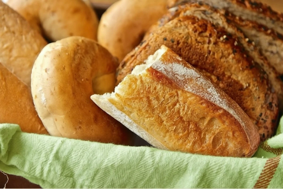 Pan duro como nuevo: el truco de vapor para una corteza crujiente en minutos