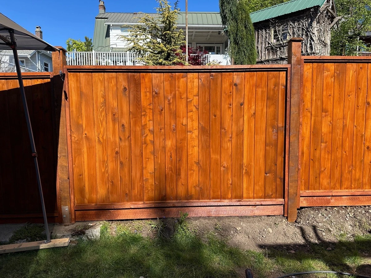 Cómo pintar una valla para que dure 10 años sin retoques: guía para diferentes superficies - image 1