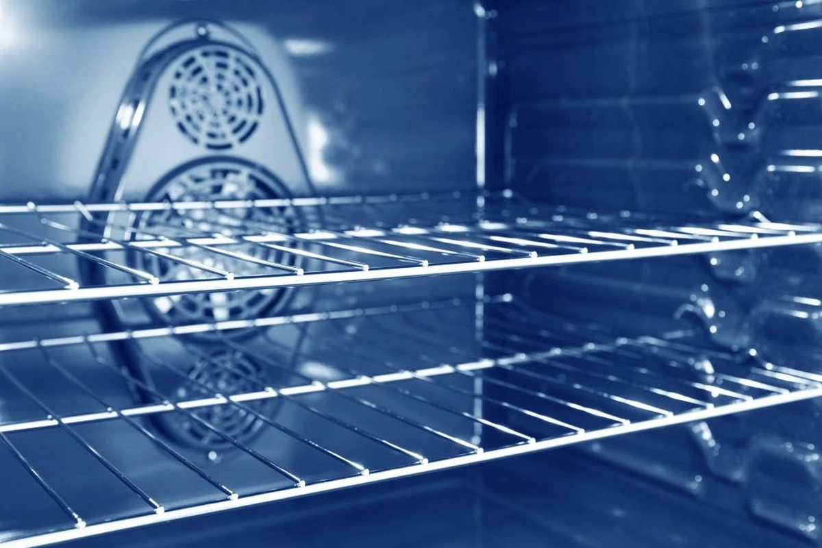 El truco de bicarbonato y vinagre para dejar tu horno impecable en minutos - image 1