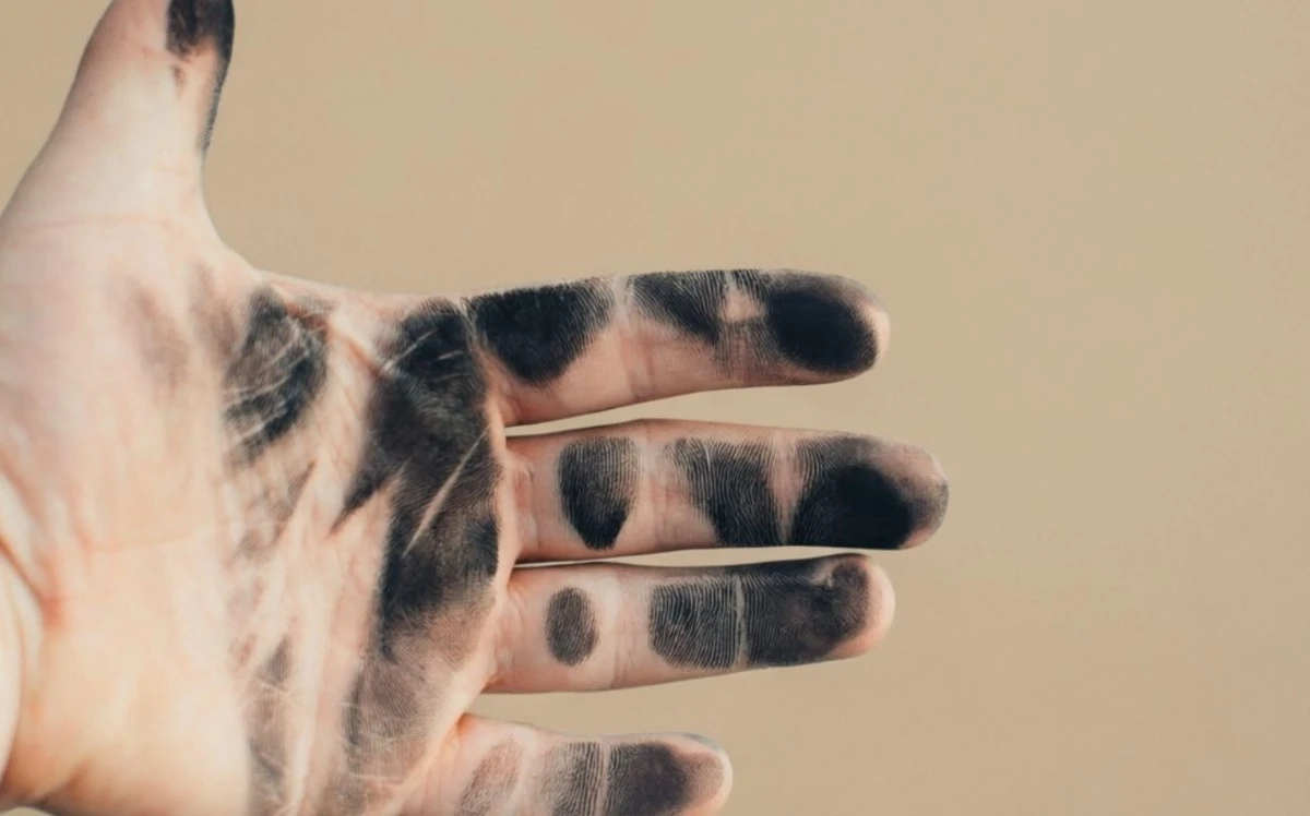 Adiós a la hollín en tus manos en minutos: el truco de limpieza que todos ignoran