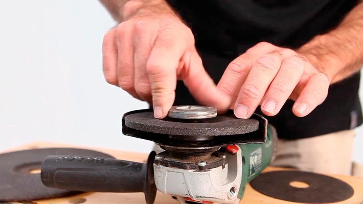 eldiscoenlaamol-extra-1.webp El disco en la amoladora: ¿cara pintada o lisa? Un detalle que alarga su vida útil - image 1