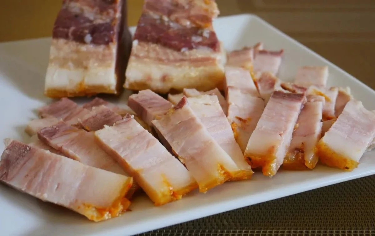 2 trucos de color que revelan la edad de la manteca de cerdo en el mercado