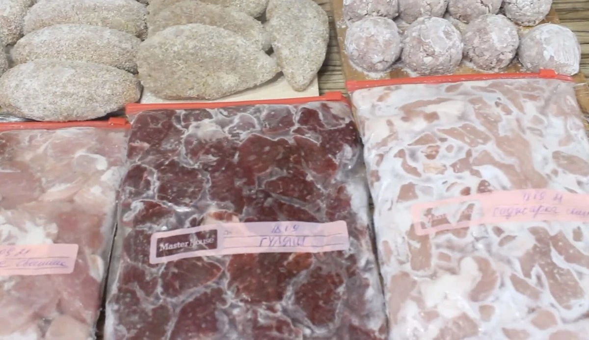 La verdad sobre cuánto tiempo dura realmente la carne en el congelador