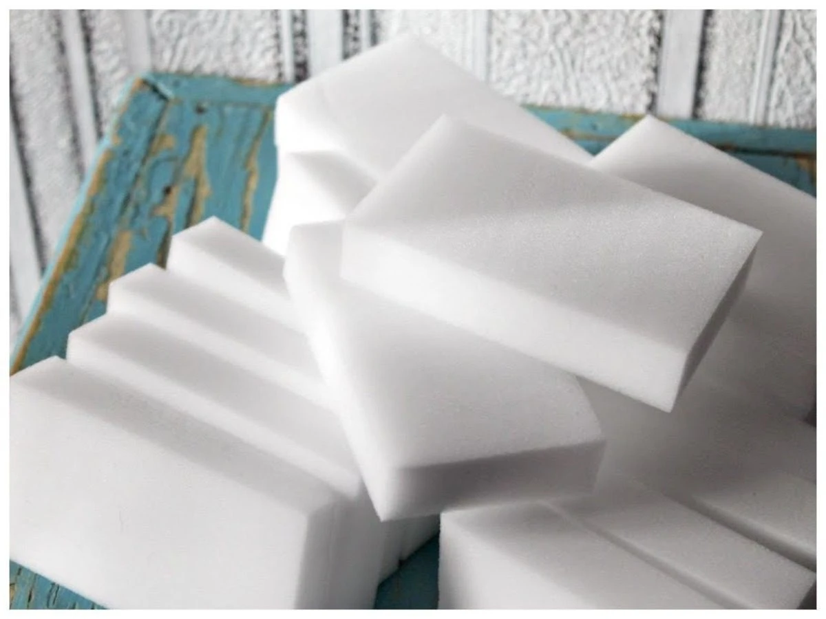 El truco económico para un grifo reluciente: la esponja mágica que elimina el sarro en un minuto