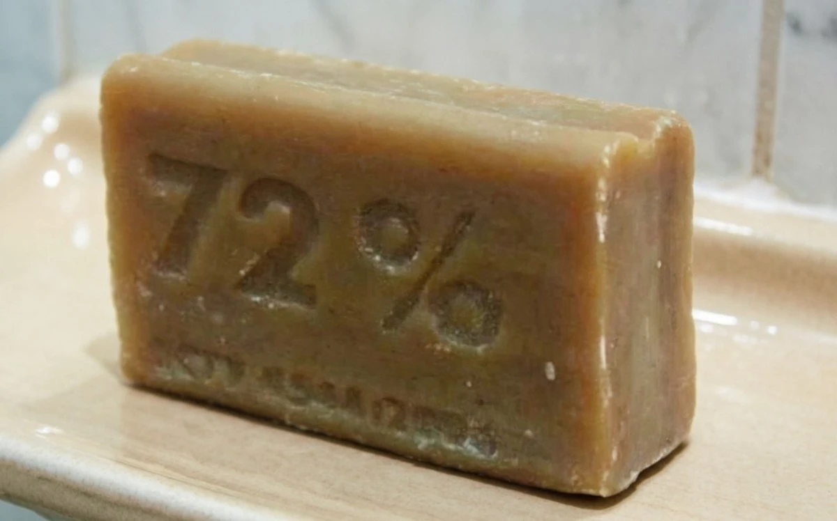 3 remedios caseros para blanquear el plástico amarillento sin químicos agresivos