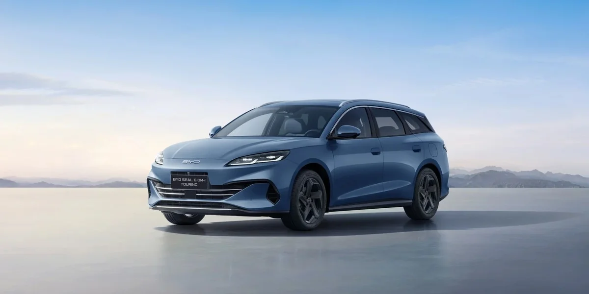 El híbrido que te lleva al mar y de vuelta con un solo tanque, a MENOS que un Škoda