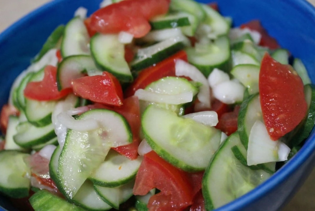 Por qué no debes mezclar pepinos y tomates en la misma ensalada: la explicación sencilla que muchos ignoran