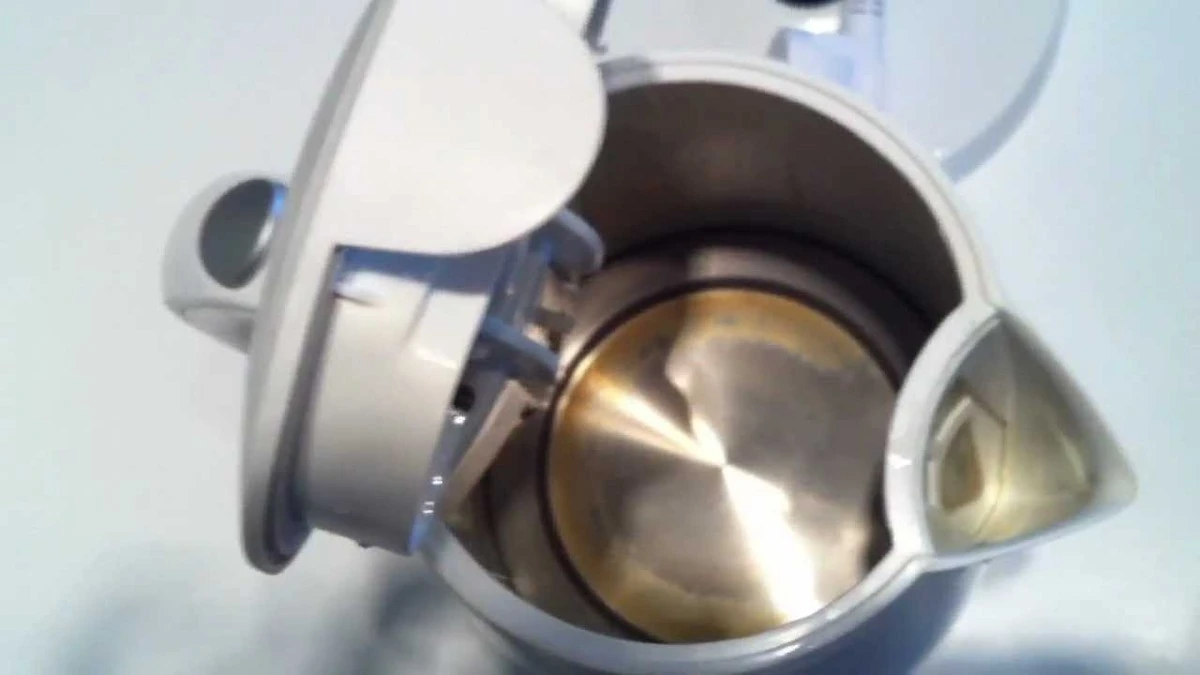 El truco de la harina para dejar tu hervidor reluciente sin químicos - image 1