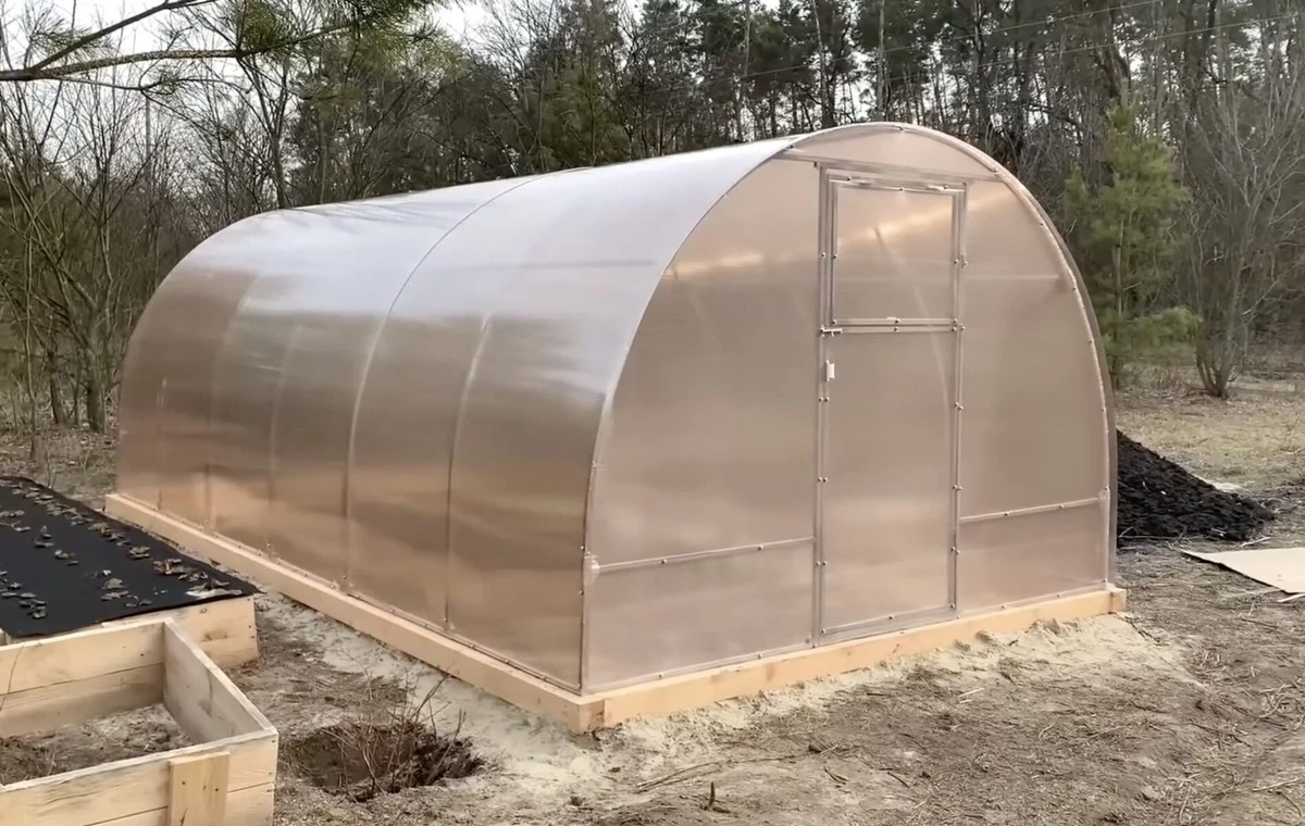 El truco secreto de los jardineros: protege tu invernadero del frío con este material de embalaje