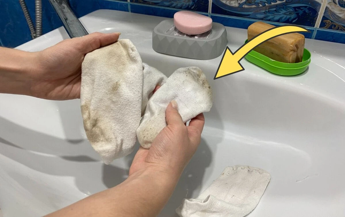 El truco definitivo: un enjuague y jabón de lavandería para calcetines blancos impecables