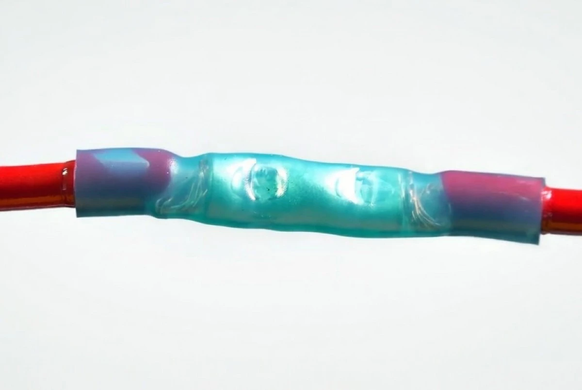 Conecta cables en 2 segundos sin soldar ni retorcer: el truco con un encendedor