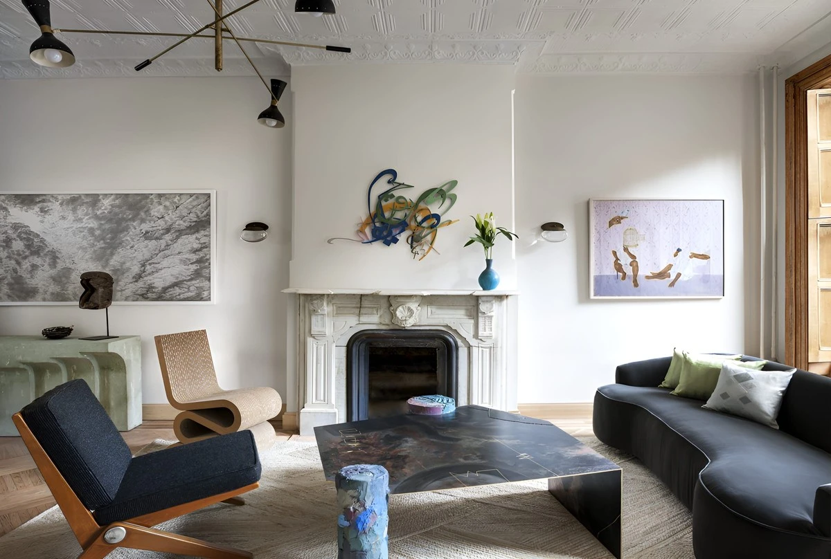 sasarasilovsorp-extra-1.webp Saša Rašilov sorprende: Así es el lujoso apartamento de Praga con un columpio en la cocina - image 1