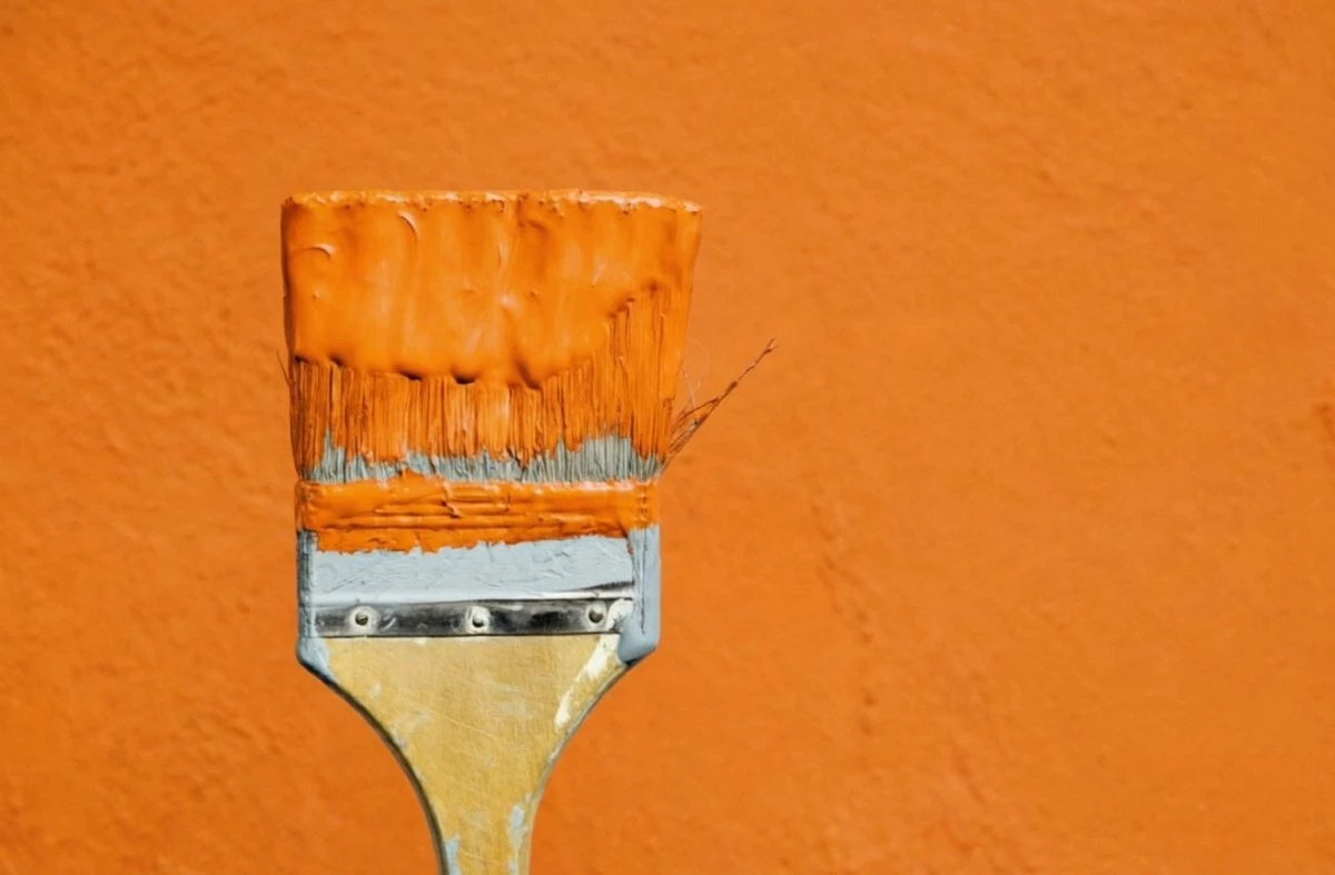 Cómo eliminar pintura vieja de paredes: trucos rápidos sin gasto ni pintor