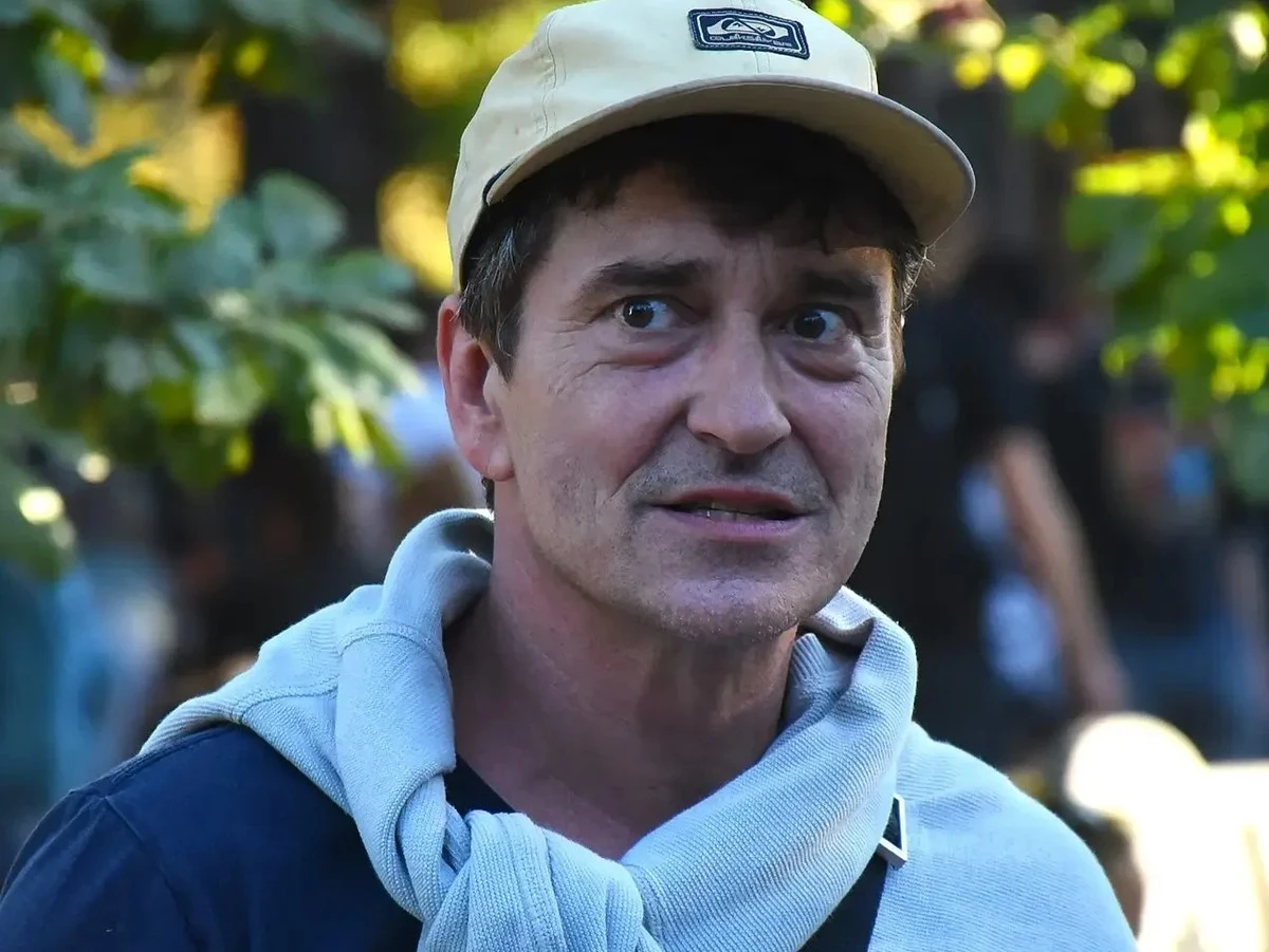 Saša Rašilov sorprende: Así es el lujoso apartamento de Praga con un columpio en la cocina