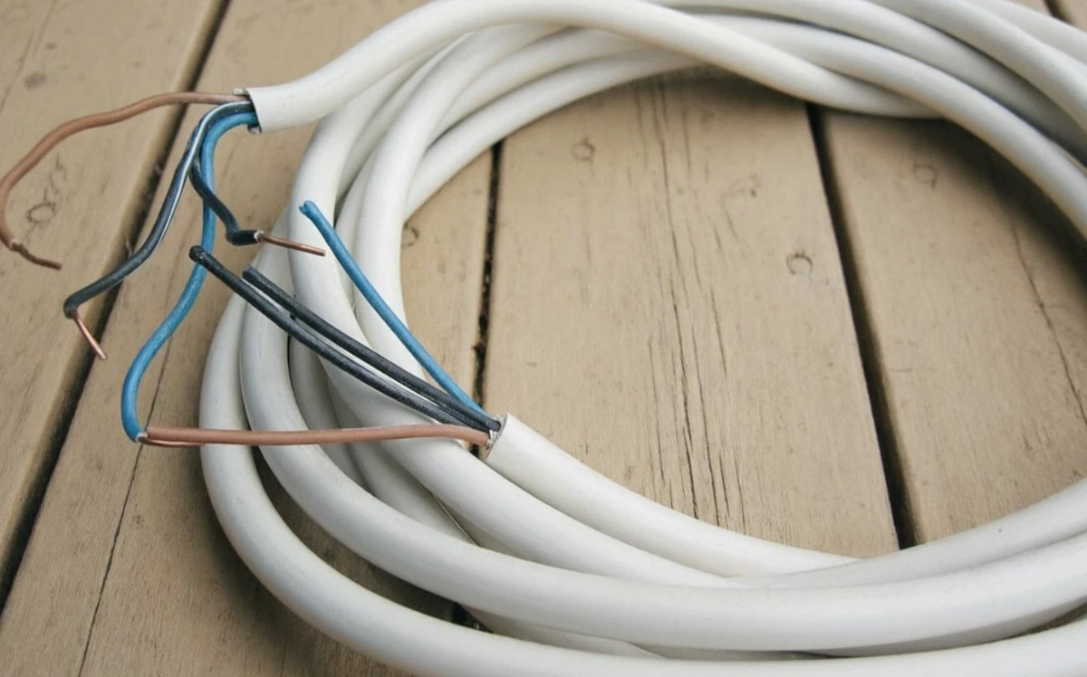 Por qué los electricistas soviéticos usaban aluminio y no cobre: 3 razones poco conocidas