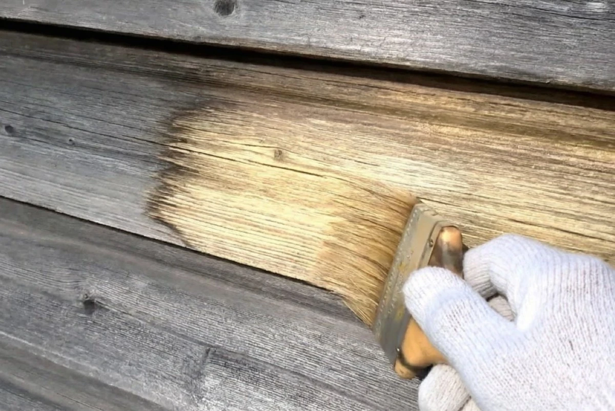 Blanquea la madera oscura sin lijar: 2 remedios caseros que funcionan