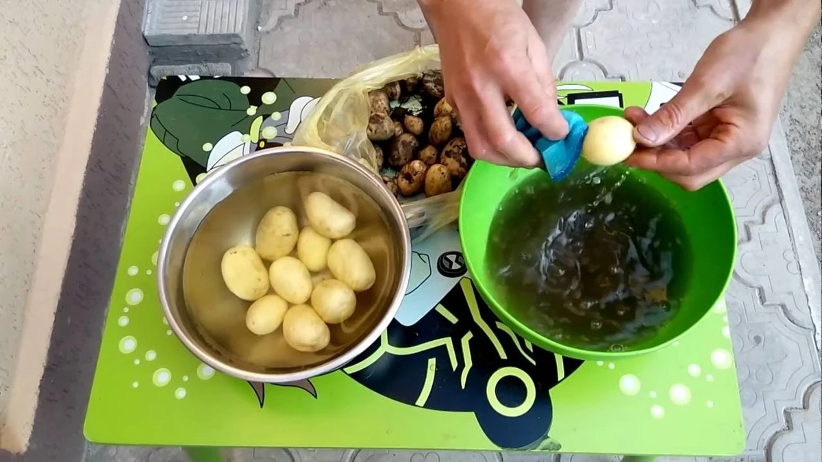 El truco de la esponja de aluminio: tu amiga se rió, pero quedó sin palabras