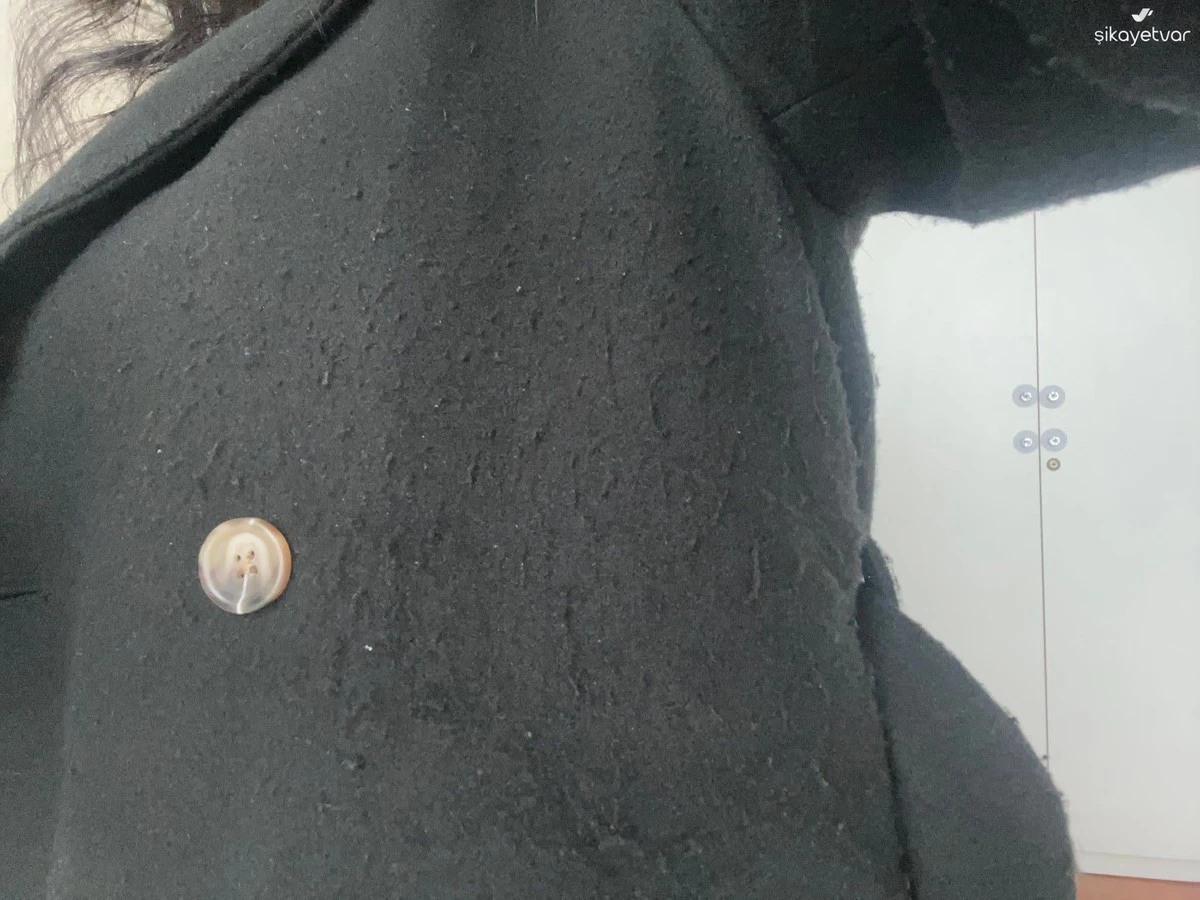 El secreto de tu abrigo favorito: 5 trucos caseros para eliminar las bolitas sin arruinar la tela - image 1