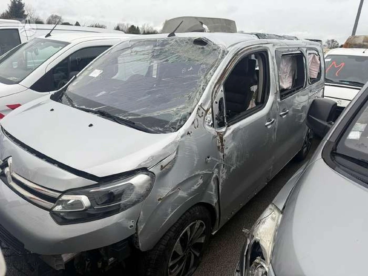 senordesesperad-extra-1.webp Señor desesperado: su Citroën Spacetourer nuevo falla a los 76 km - image 1