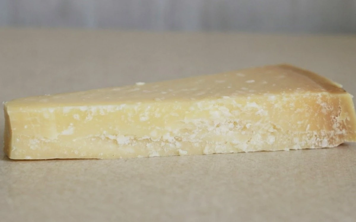 El truco infalible para revivir el queso seco: solo necesitas esta bebida casera