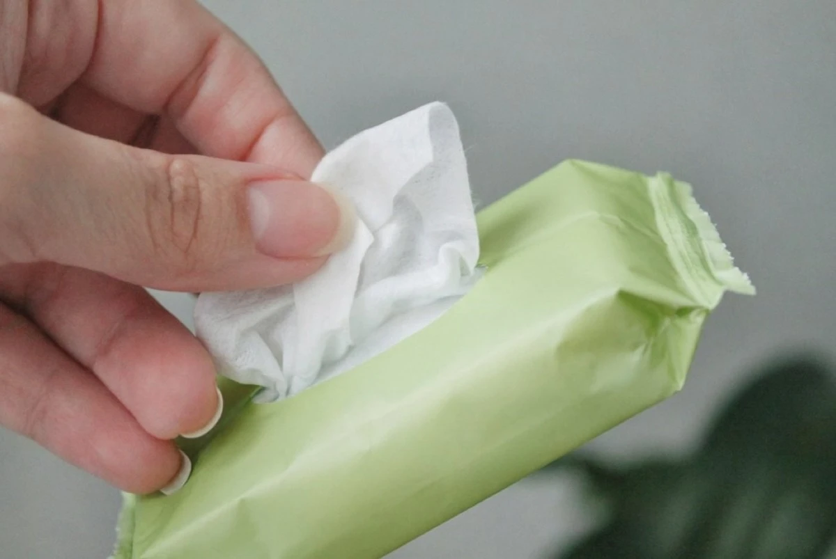 Toallitas húmedas secas reviven con jabón líquido y glicerina