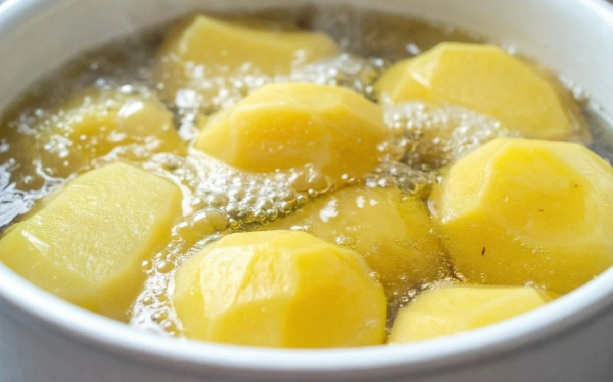 Espuma al hervir patatas: ¿retirarla o dejarla? La respuesta definitiva para cocineros