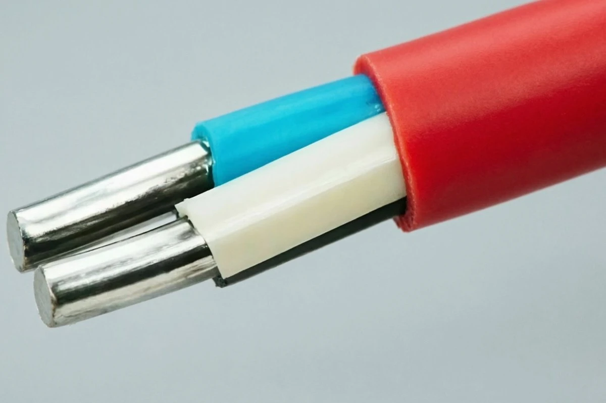 Cables de aluminio: 4 métodos seguros para unirlos (y por qué la 'rosca' es un peligro)