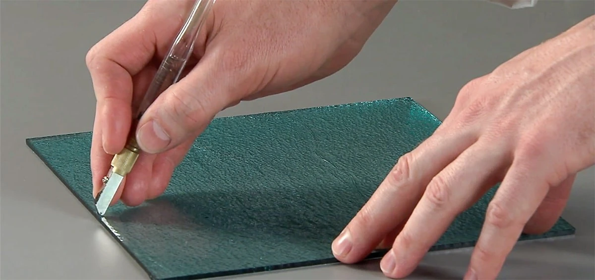 Cómo cortar cristal perfectamente a la primera: el truco rápido sin herramientas caras - image 1