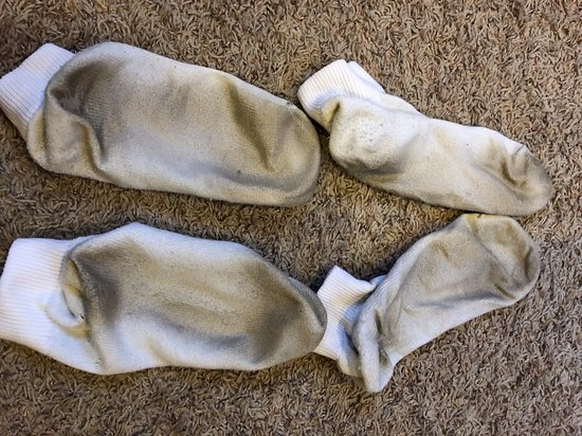 El truco de la sal que deja tus calcetines 