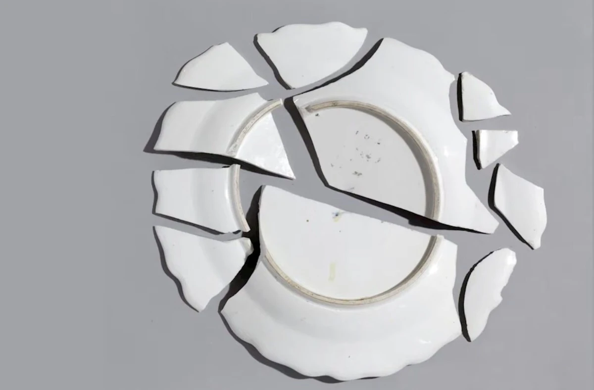 Por qué romper un plato es señal de buena suerte: la superstición de 150 años revelada