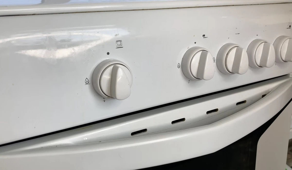 Limpia las perillas de tu cocina en 3 minutos sin desmontarlas