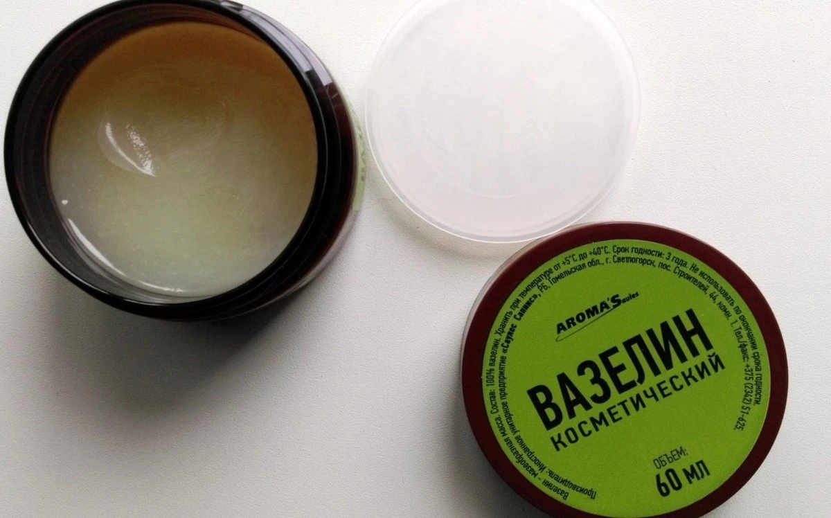 El truco fácil para que tu perfume dure todo el día (y no, no es lo que piensas)