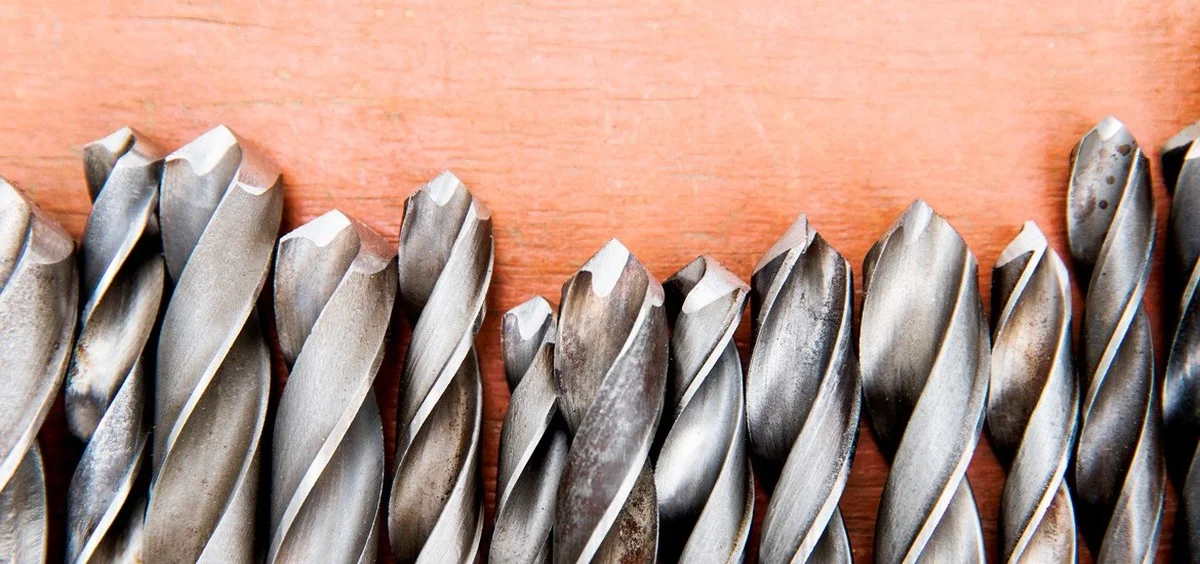 ladiferenciaocu-extra-1.webp La diferencia oculta entre brocas grises, negras y doradas: elige la correcta para tu trabajo - image 1