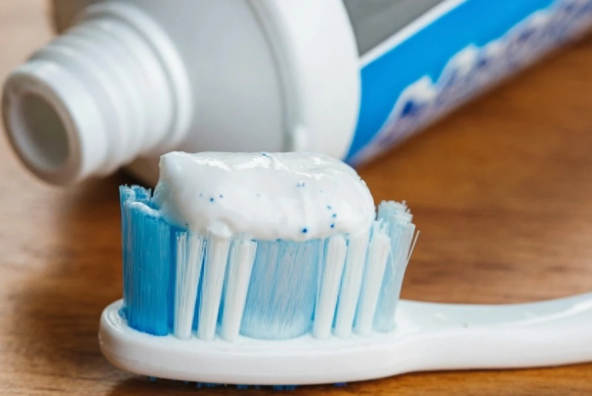 La pasta de dientes que elimina lo imposible: el secreto que toda ama de casa debe saber