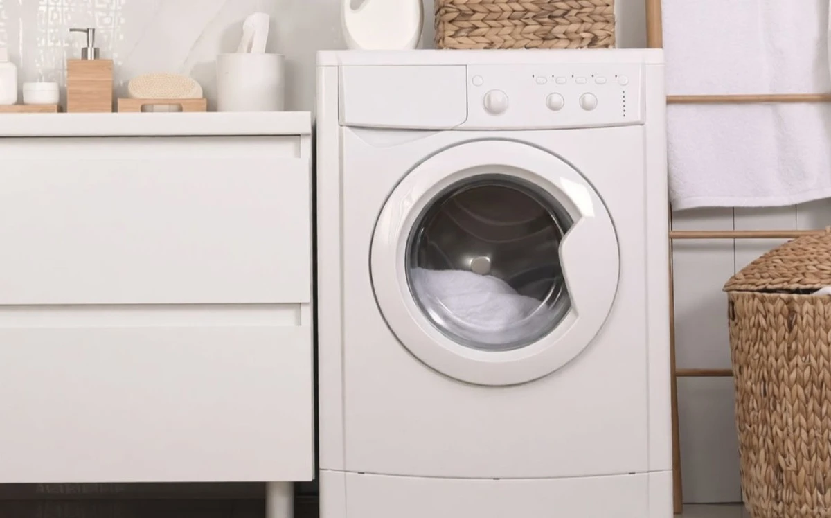 El truco de la cuchara para la dosis perfecta de detergente: ¡adiós a las manchas y al desperdicio!