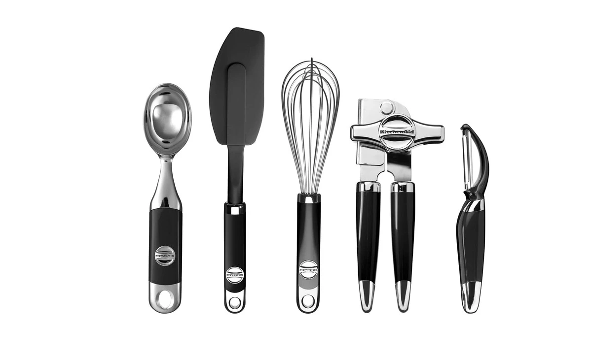 Vuelve a brillar tu vieja ensaladera: esto que todos tiran elimina la grasa quemada en minutos - image 1